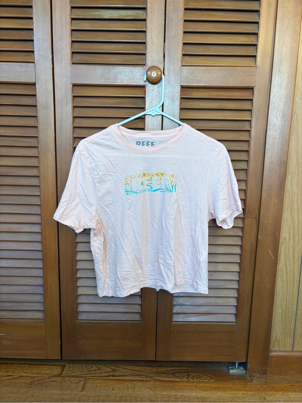 Reef faded coral crop tee